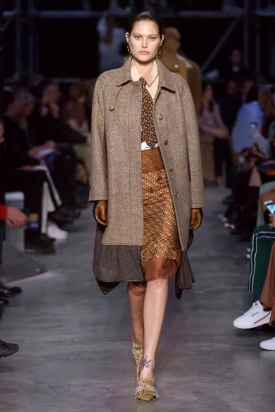 Look 64